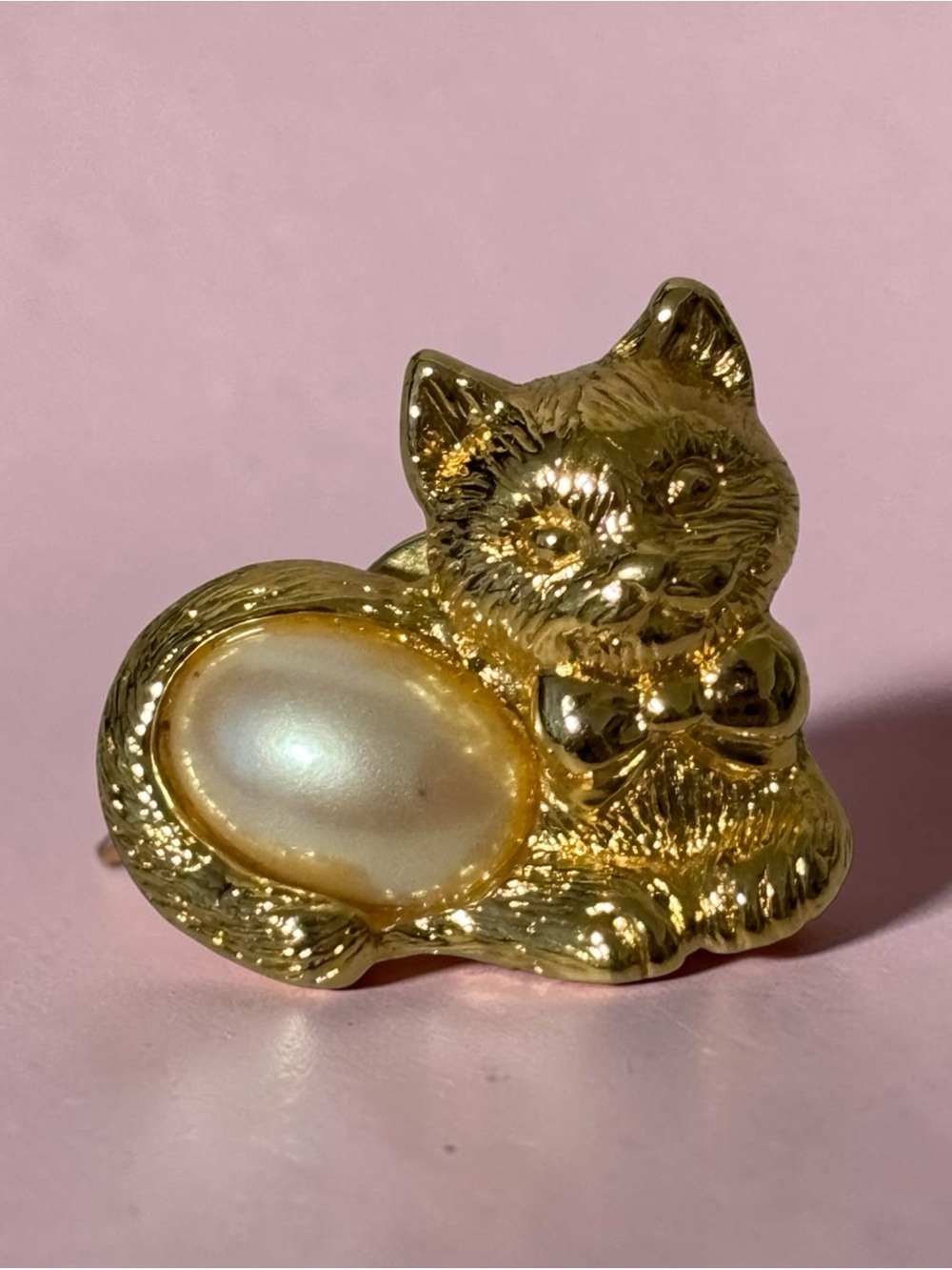 Avon Gold Cat Lapel Pin w/Faux Pearl Accent 1”
